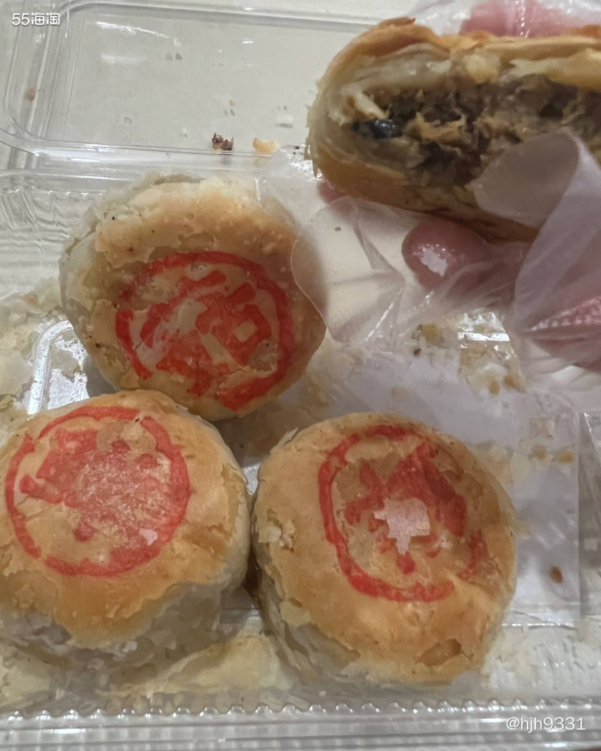 🥮现在的月饼真的是五花八门，孩子喜欢冰激凌的，他喜欢鲜肉的