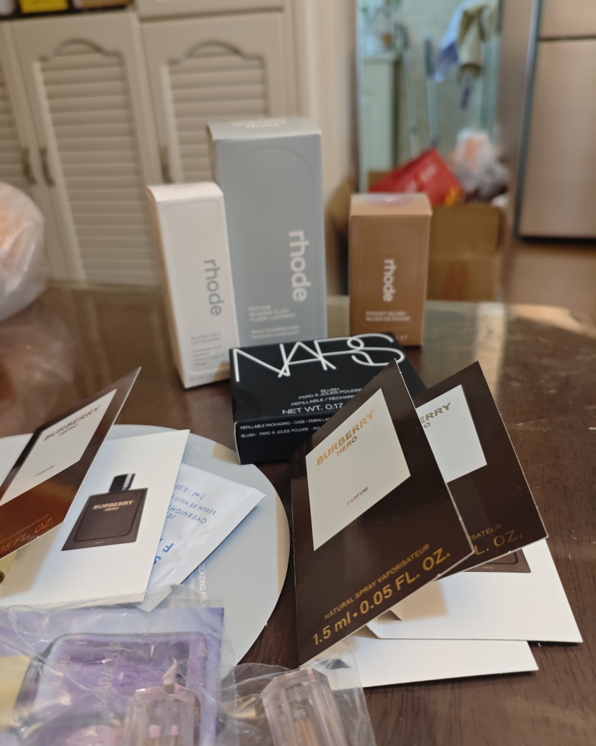 前几天收到了我一箱rhode，这箱昨天也是收到了！  ✨这一