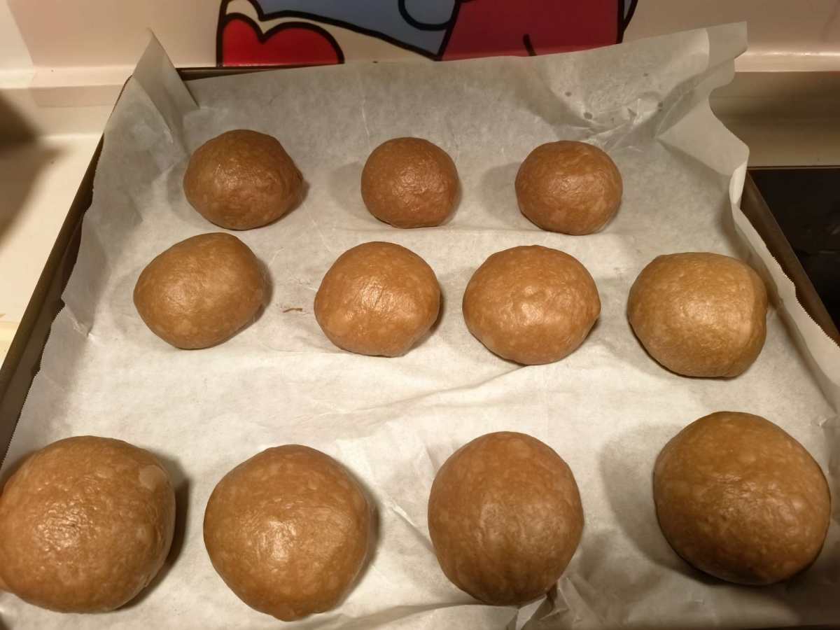 有厨师机的好处就是做面包的时候真的快很多， 不用去考虑手套膜