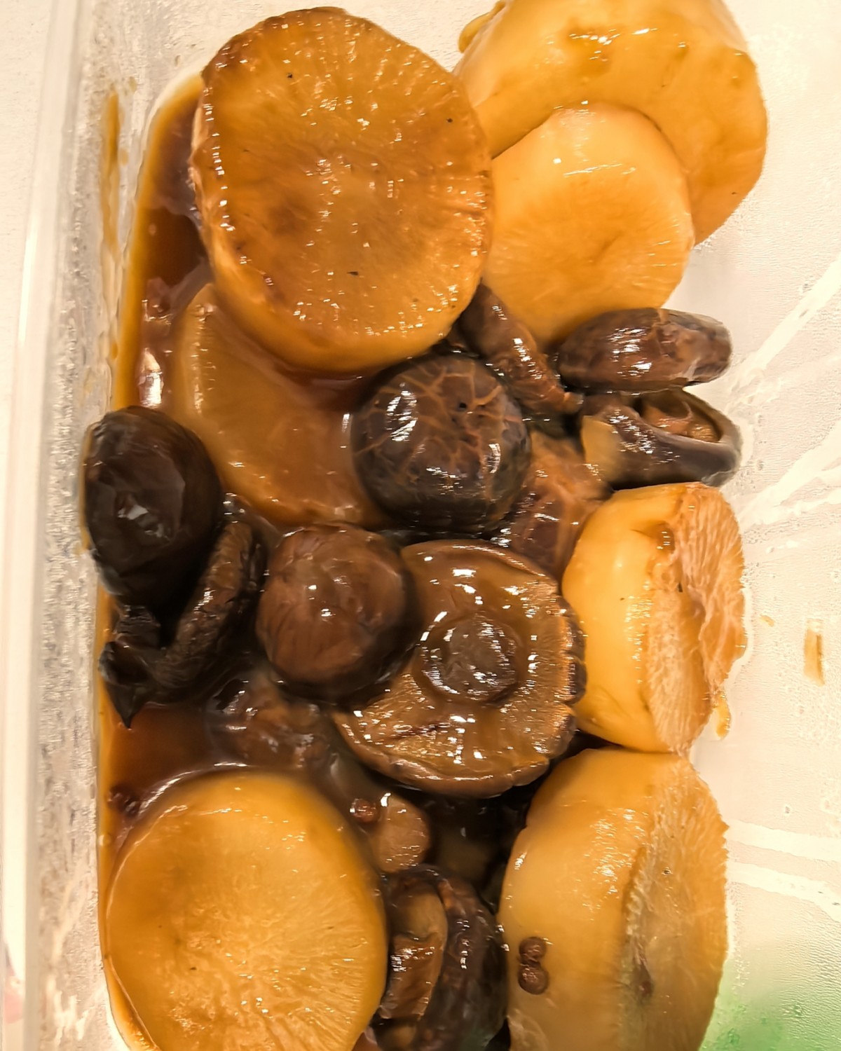 俗话说冬吃萝卜，夏吃姜。 冬天的萝卜还是比较好吃的， 虽然我