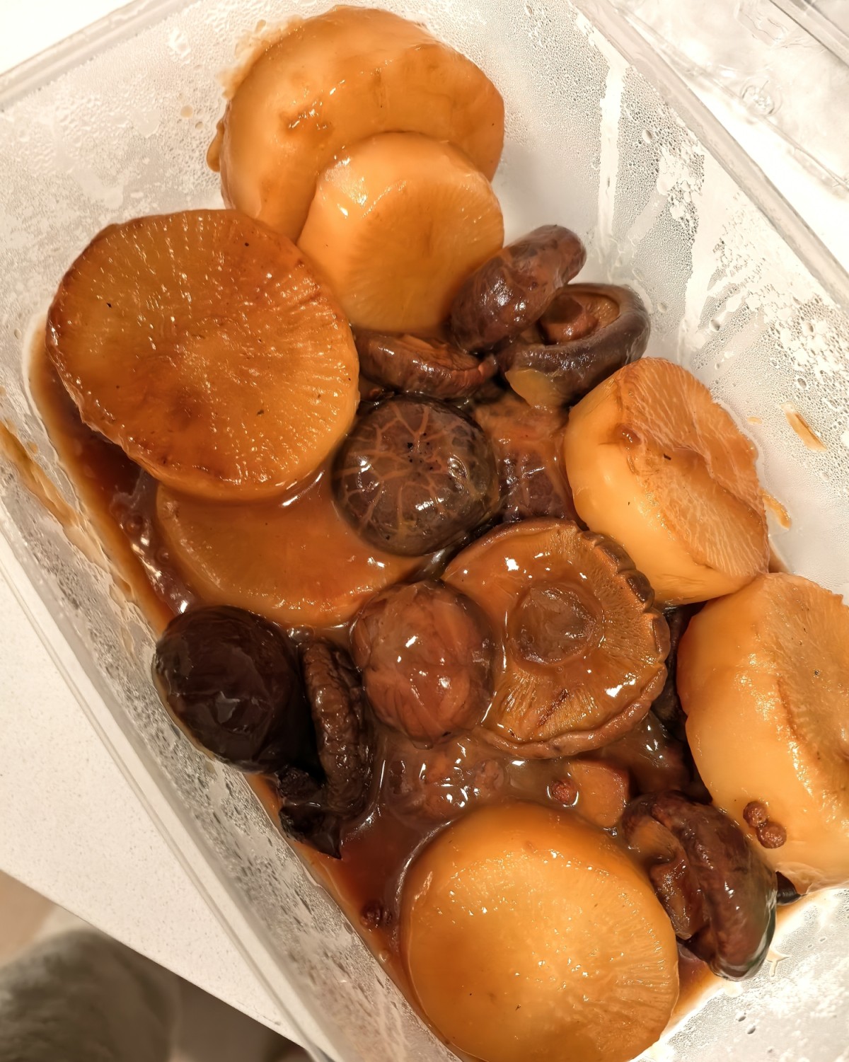 俗话说冬吃萝卜，夏吃姜。 冬天的萝卜还是比较好吃的， 虽然我