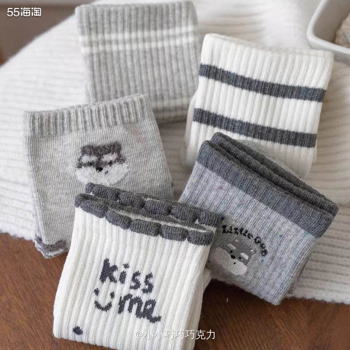 给自己买几双袜子吧，以前的袜子袜口都有点松了，干脆就全部换新