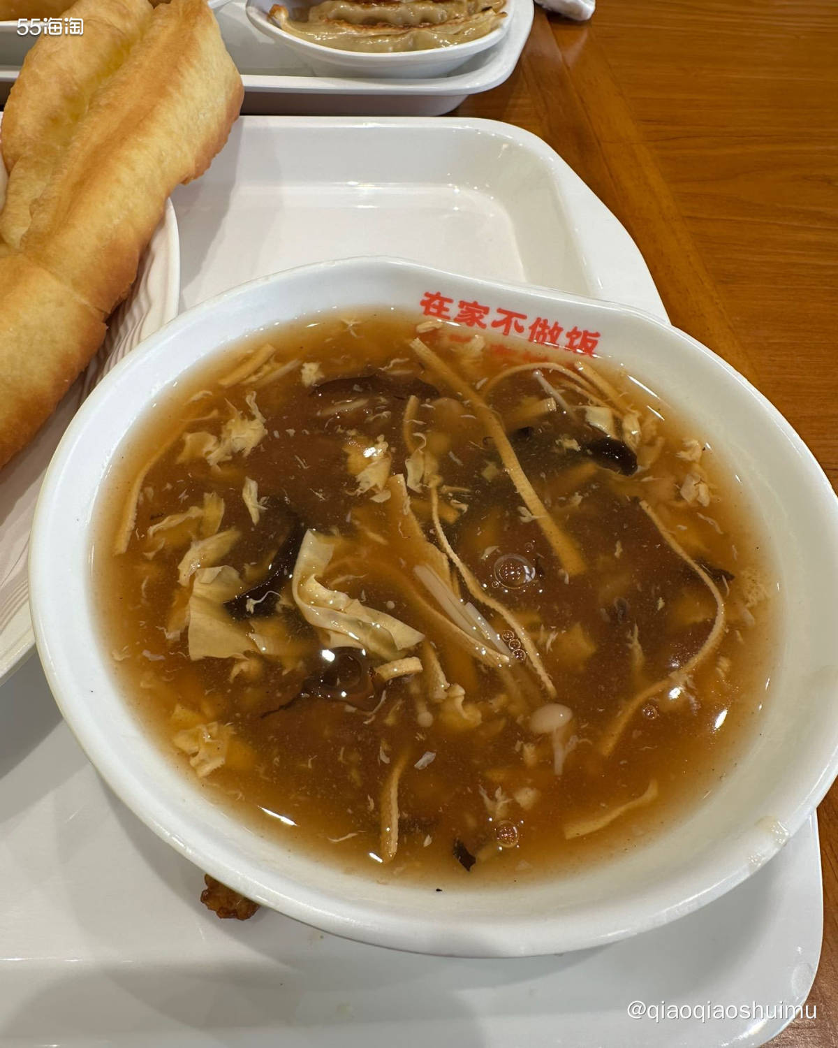 连续两周的周六早上，队友都带娃去操场打会儿球，然后我跟他们汇