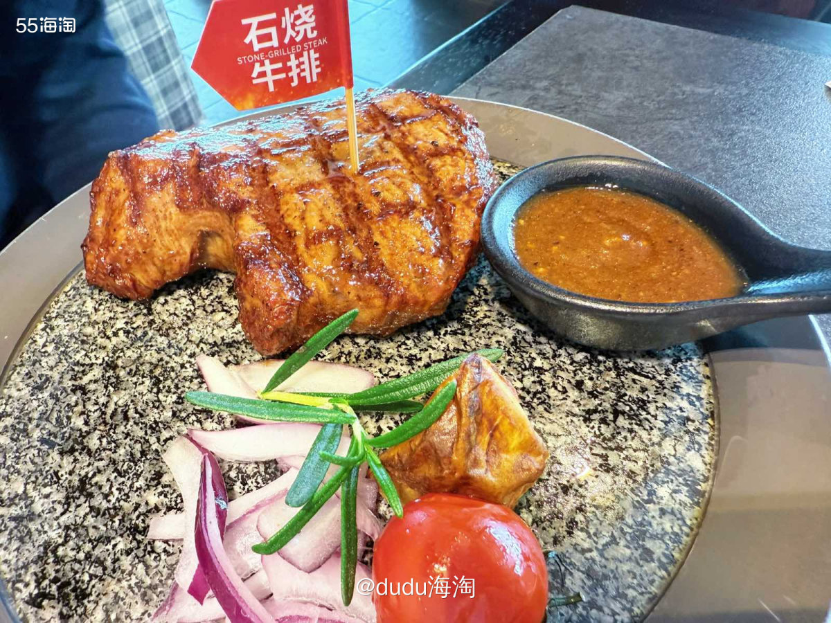 🌿上周末带娃出去玩，中午的时候就就近去商场吃了，临近饭点几