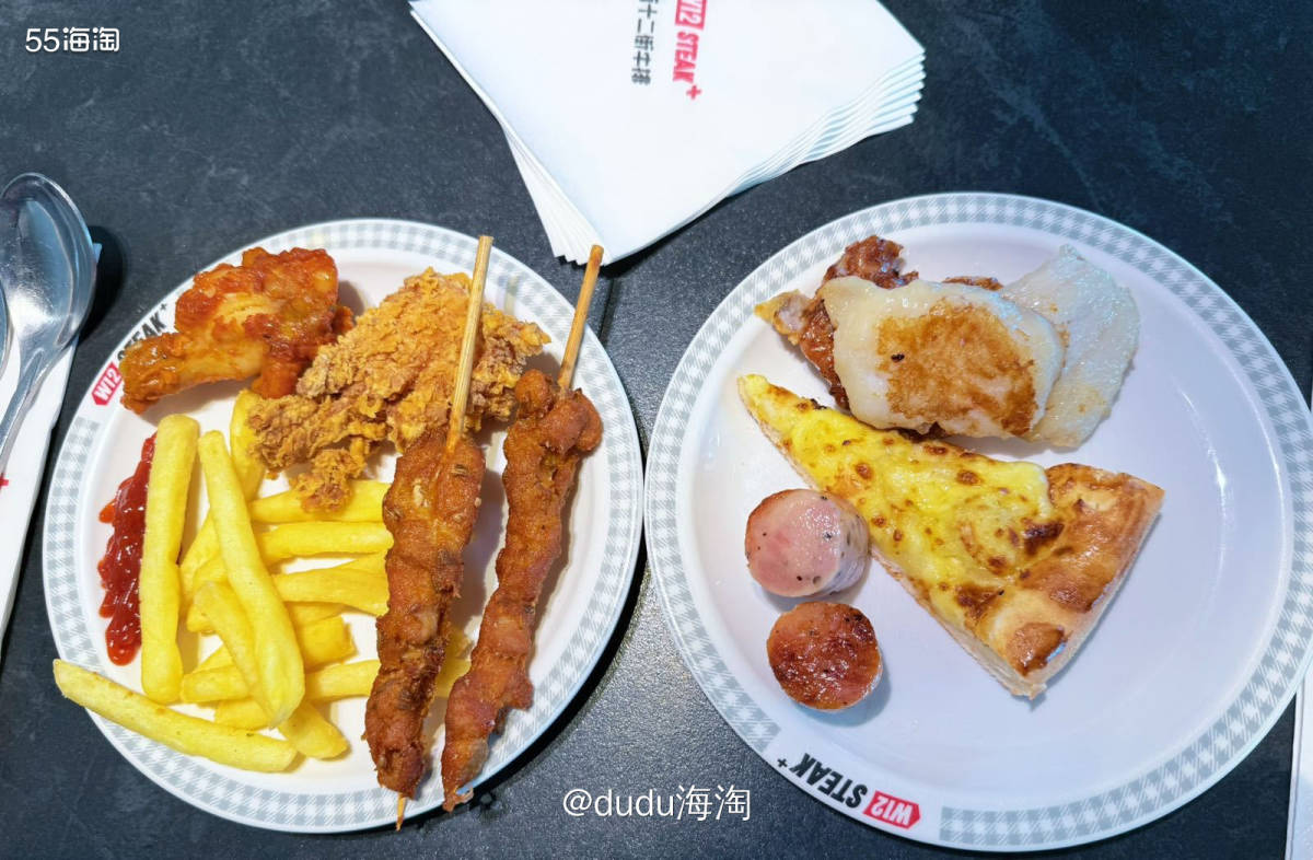 🌿上周末带娃出去玩，中午的时候就就近去商场吃了，临近饭点几