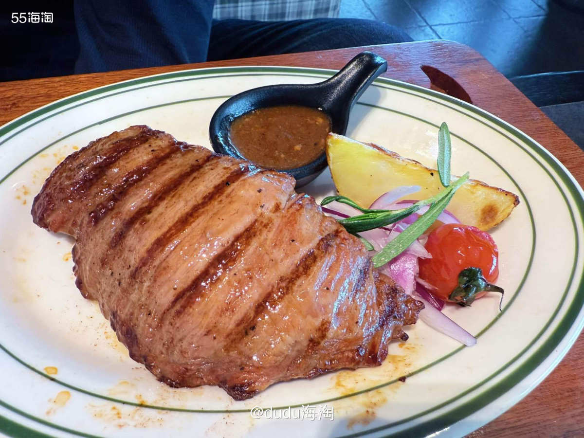 🌿上周末带娃出去玩，中午的时候就就近去商场吃了，临近饭点几