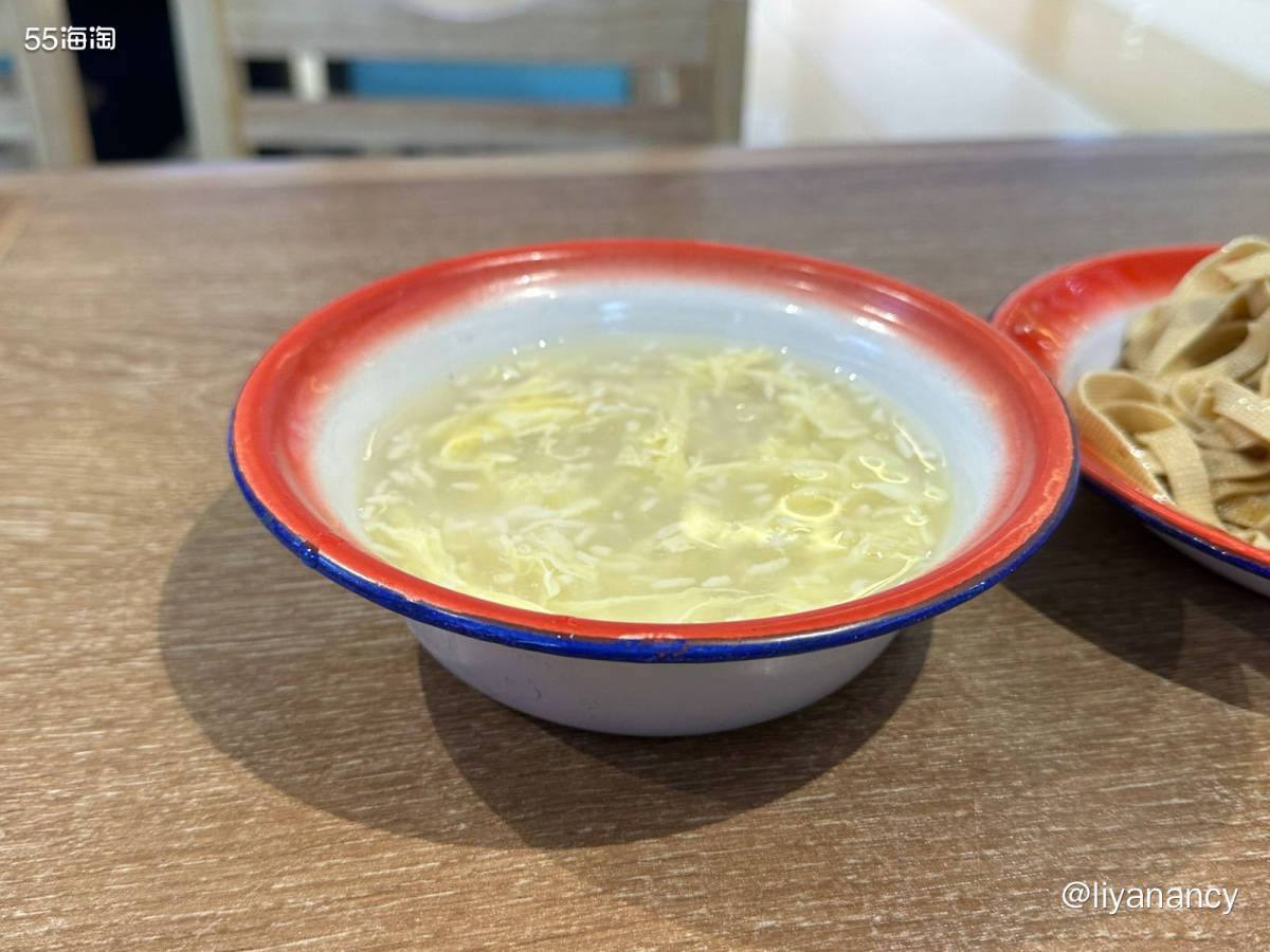 又来襄阳来了吃饭了，套餐很划算，一个牛杂面，一个卤豆皮，一个