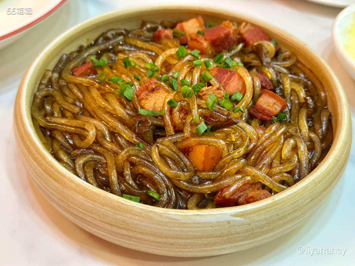 东方饺子王是哈尔滨的品牌，以前在老家的时候就经常吃，今天跟好