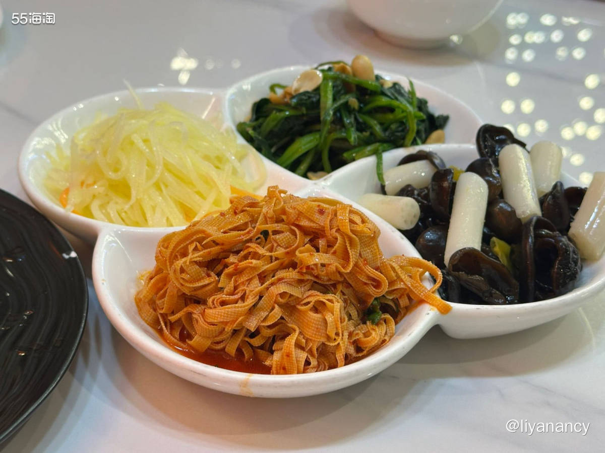 东方饺子王是哈尔滨的品牌，以前在老家的时候就经常吃，今天跟好