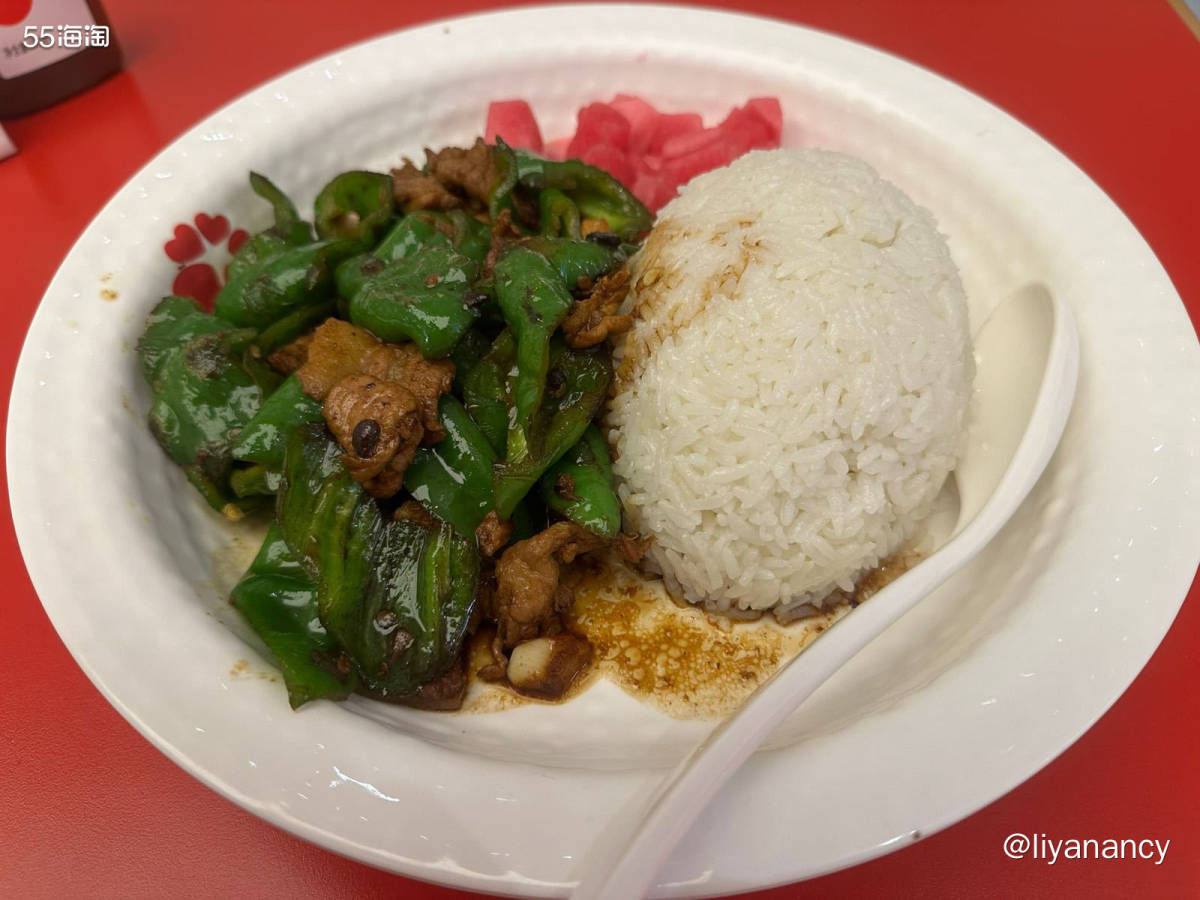 东方饺子王是哈尔滨的品牌，以前在老家的时候就经常吃，今天跟好