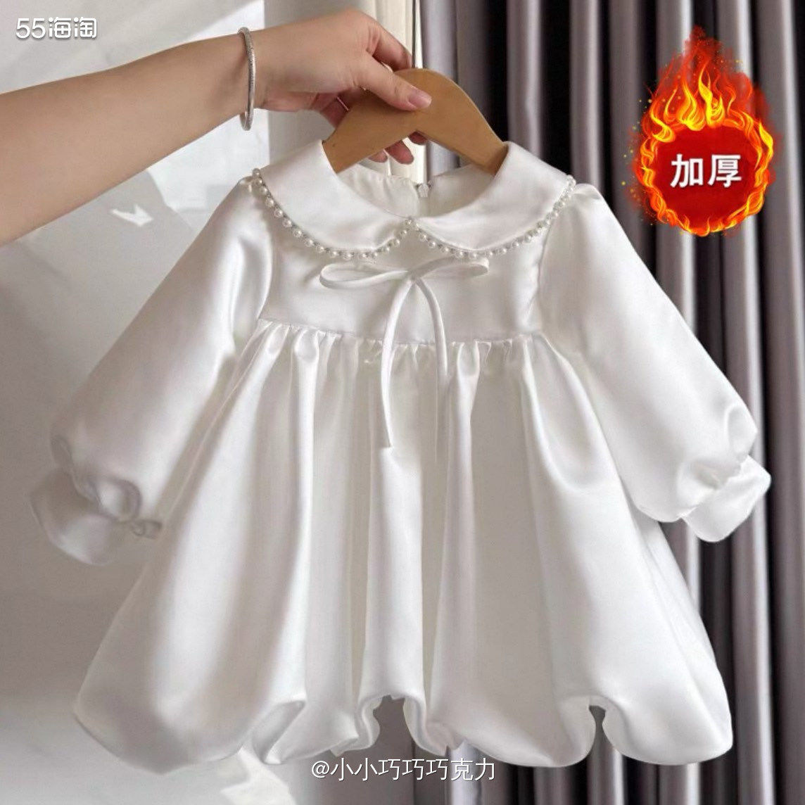 依旧是买的礼服裙，这个是白色的公主风的，白色搭配ins风拍照