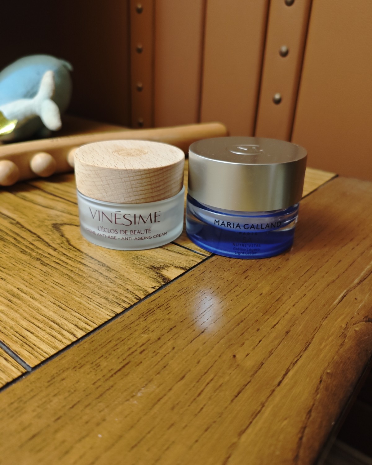 这段时间用空了两个面霜，两个质地和效果不太一样，但是两个我都