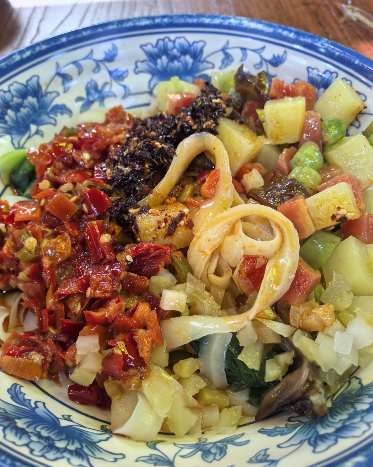 中午和同事下去吃饭。也不知道吃什么。 就去小吃城点了，这个刀