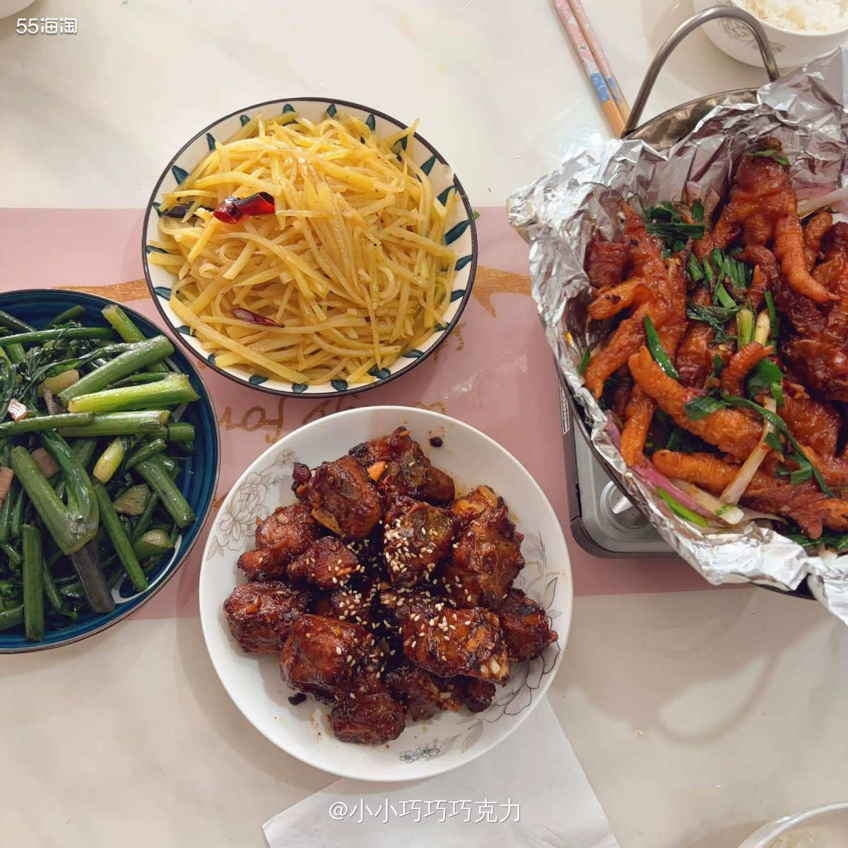 巧克力又来分享美食啦，这个是初次尝试的蒜香排骨，没想到还挺好