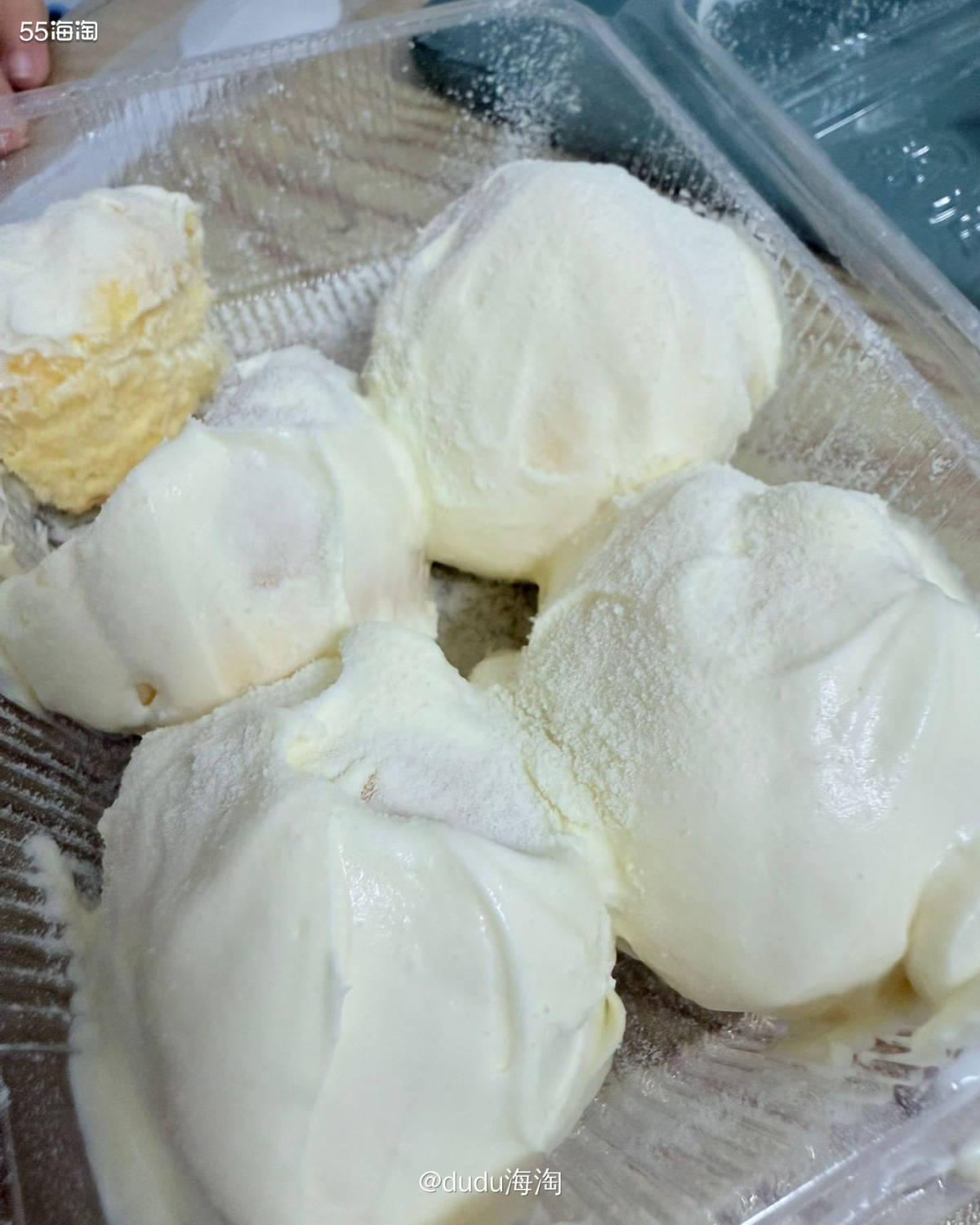 🌿上周末表妹过来了，她很喜欢吃甜品类的东西，晚上她点了鲍师