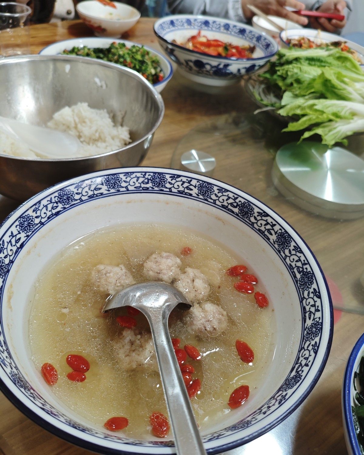 吃在湘潭是有道理的，我们湘潭的美食是比较多的，就是家常菜也很