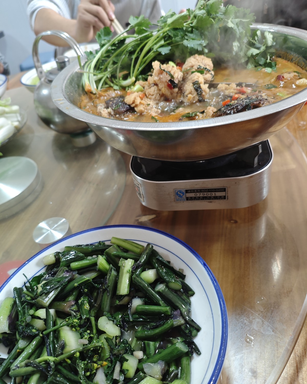 吃在湘潭是有道理的，我们湘潭的美食是比较多的，就是家常菜也很