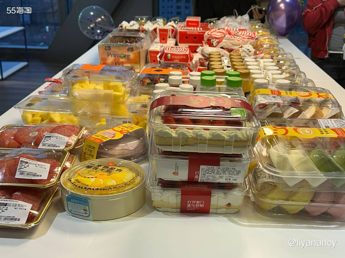 超级碗变样了，以前的调料汁都是店员帮忙加好，现在是给小包装的