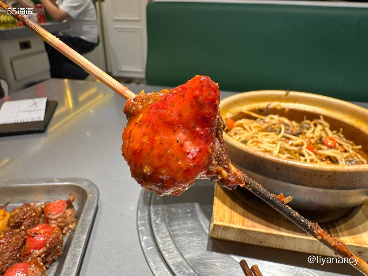 公司附近很有特色的一个大排档，店铺是在一个三楼，进去的时候就