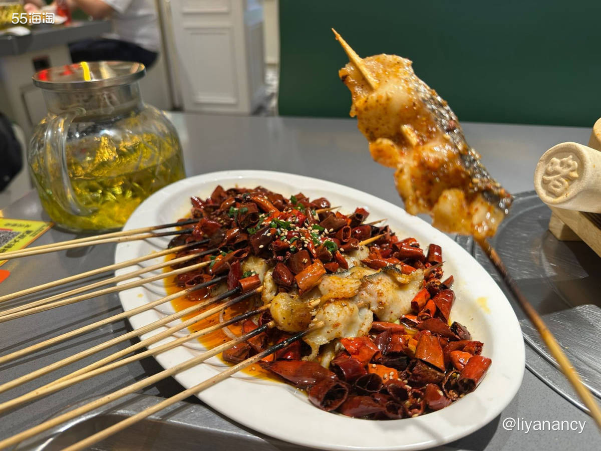 公司附近很有特色的一个大排档，店铺是在一个三楼，进去的时候就