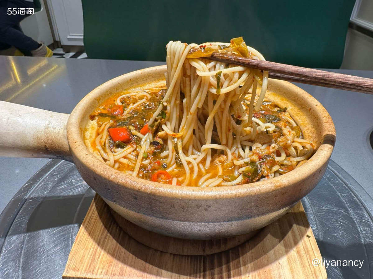 公司附近很有特色的一个大排档，店铺是在一个三楼，进去的时候就