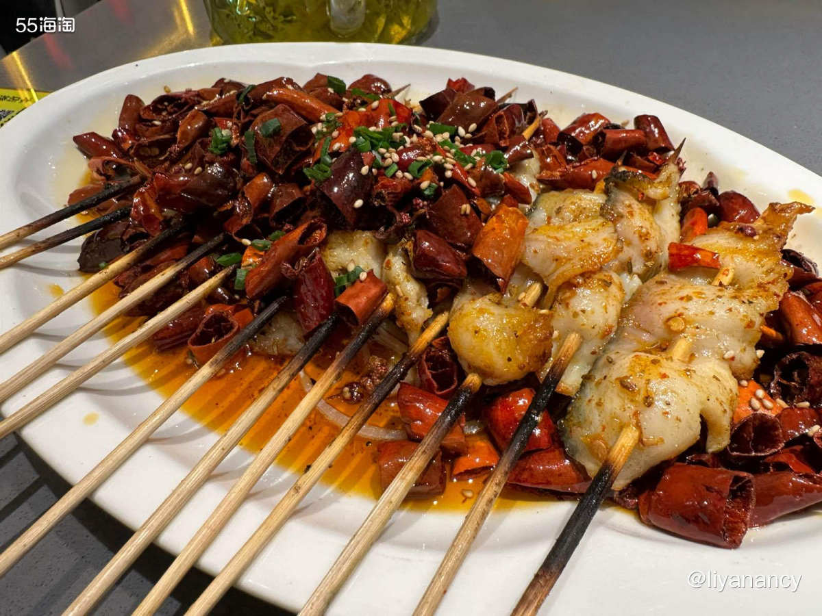 公司附近很有特色的一个大排档，店铺是在一个三楼，进去的时候就