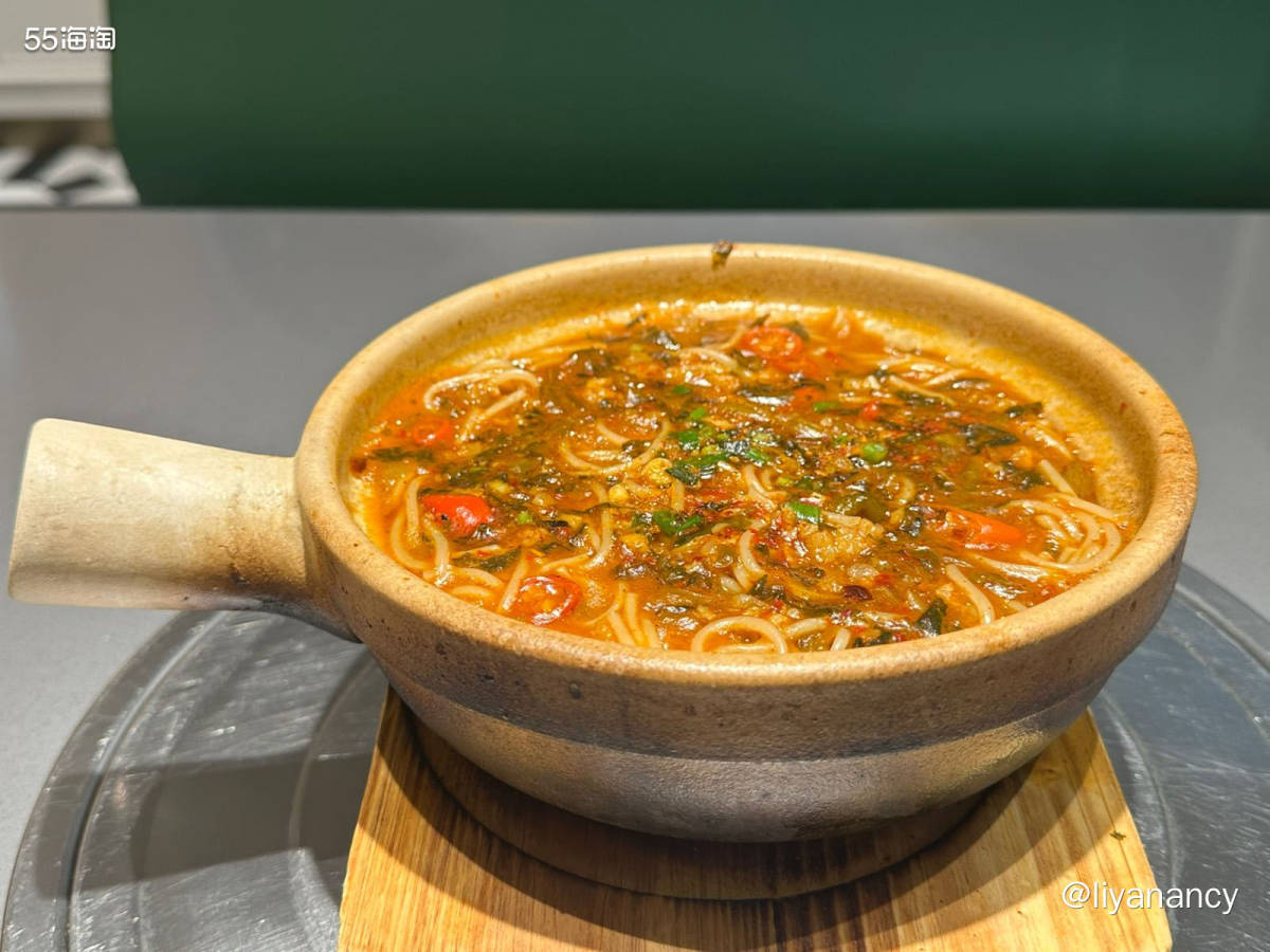 公司附近很有特色的一个大排档，店铺是在一个三楼，进去的时候就