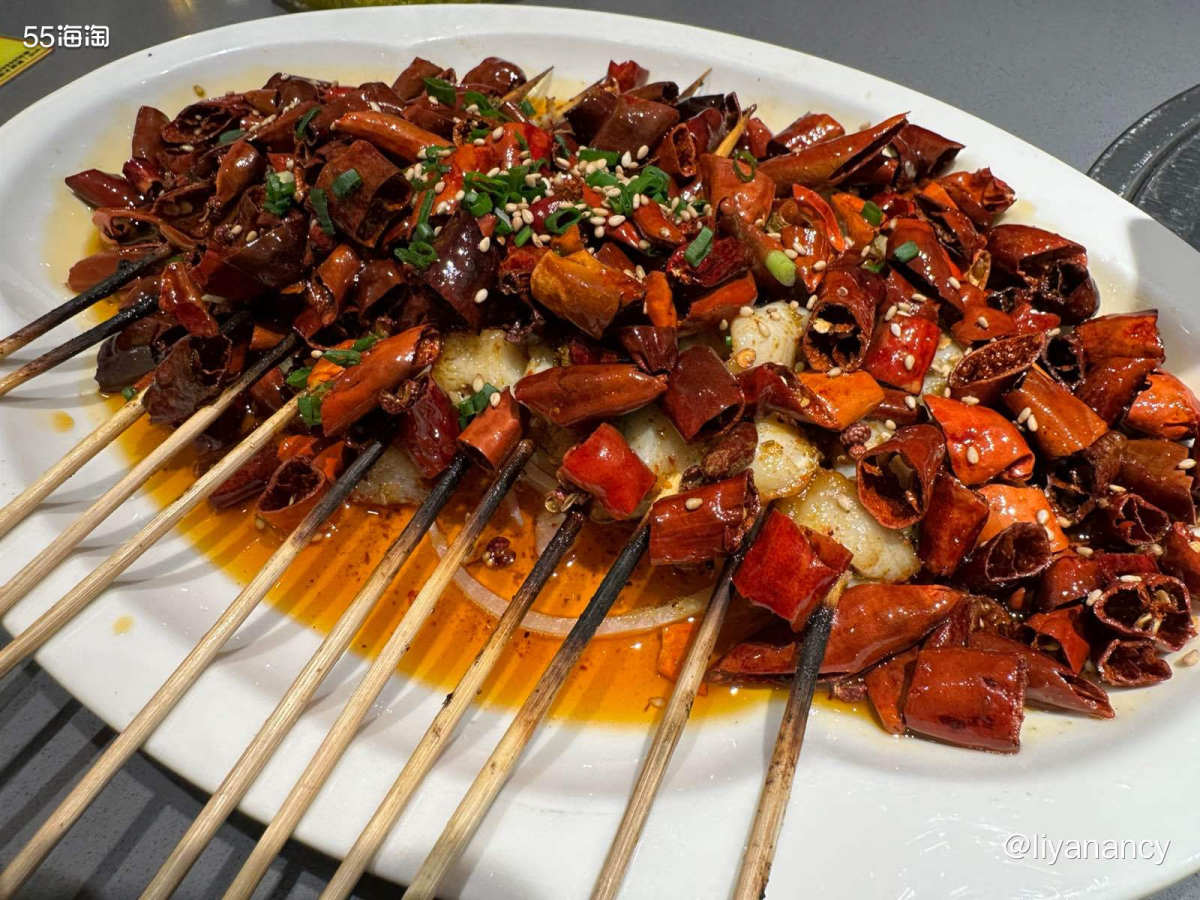 公司附近很有特色的一个大排档，店铺是在一个三楼，进去的时候就