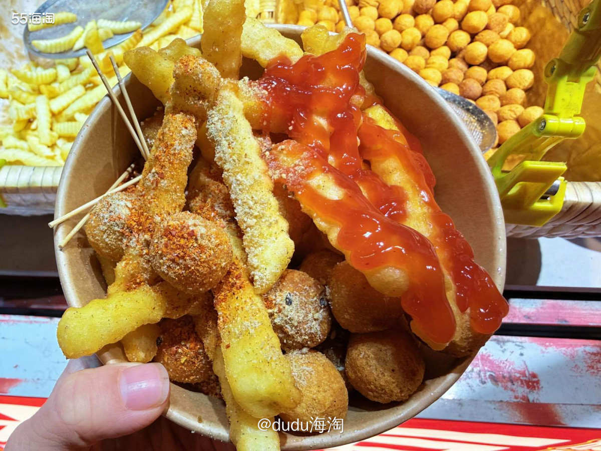 🌿唐山之行的晚上去打卡了必去的“大唐不夜城”河头东街，在里