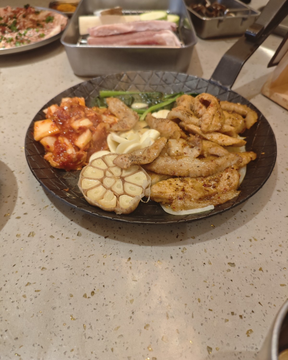 昨天家人来长沙玩了，下午去植物园玩，中午一起德思勤去吃饭，我