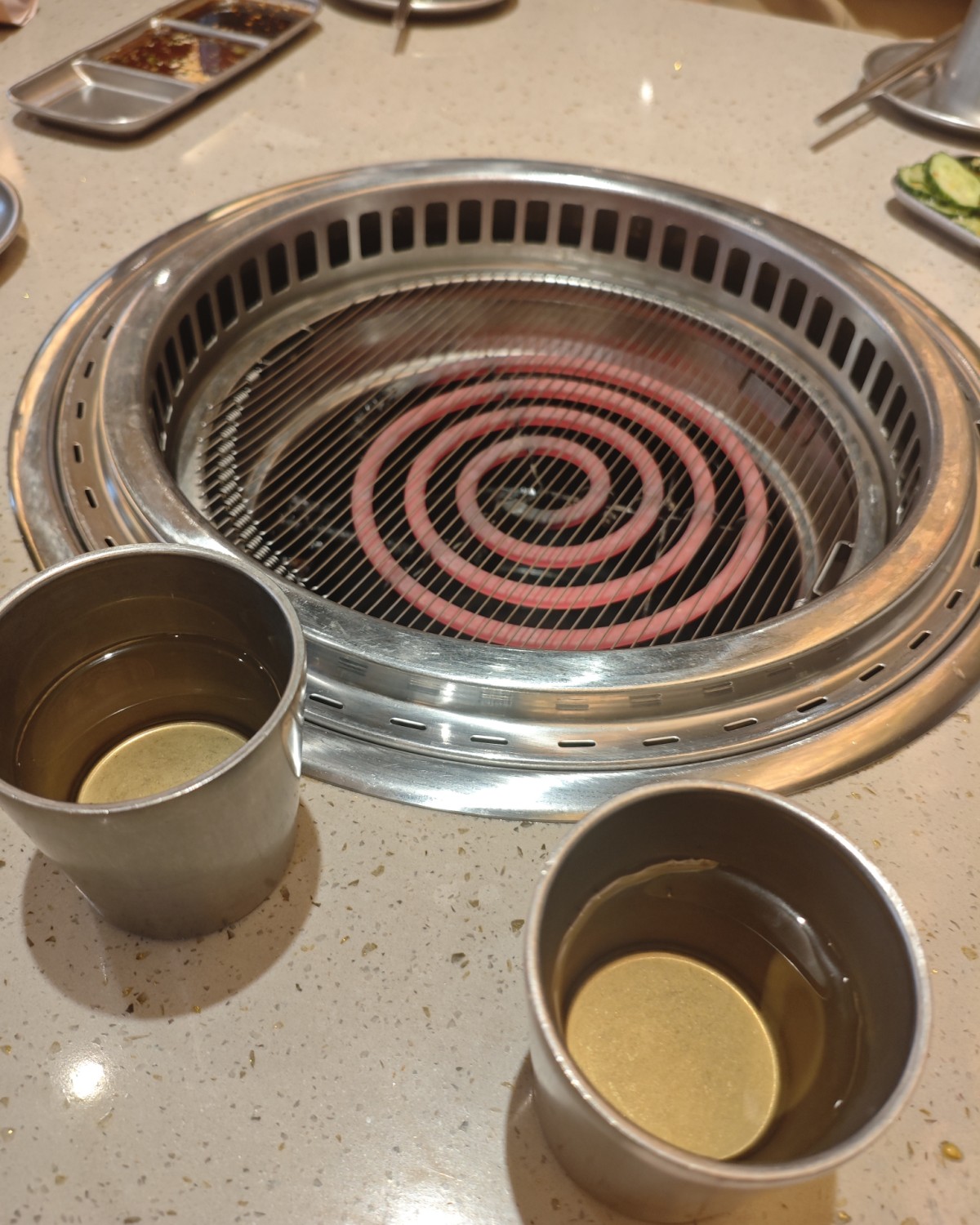 昨天家人来长沙玩了，下午去植物园玩，中午一起德思勤去吃饭，我