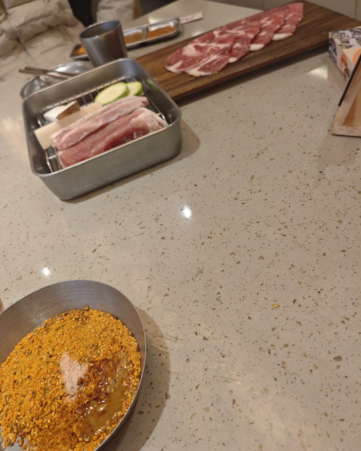 昨天家人来长沙玩了，下午去植物园玩，中午一起德思勤去吃饭，我