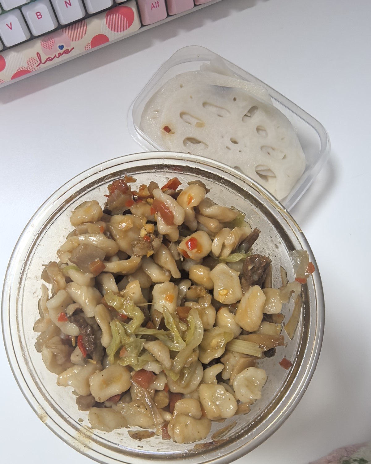 不得不夸夸我公公做的这个凉拌莲菜真的巨巨巨好吃，跟外面卖的一