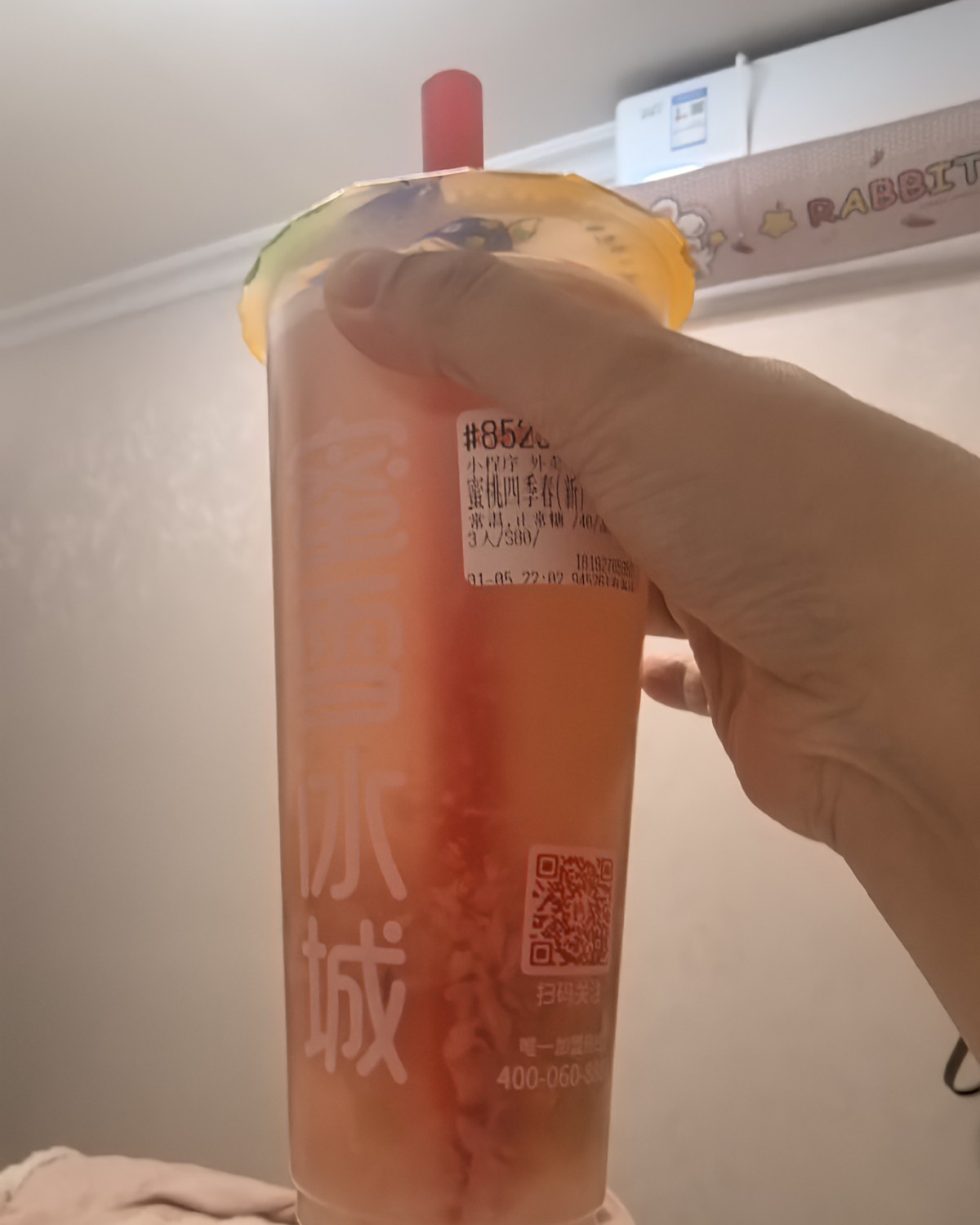 这个是我带的午餐。月牙饼是我公公在老家买来的。 这个月牙饼一