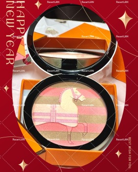 爱马仕骏马浮雕腮红盘，日常通勤或约会都适合