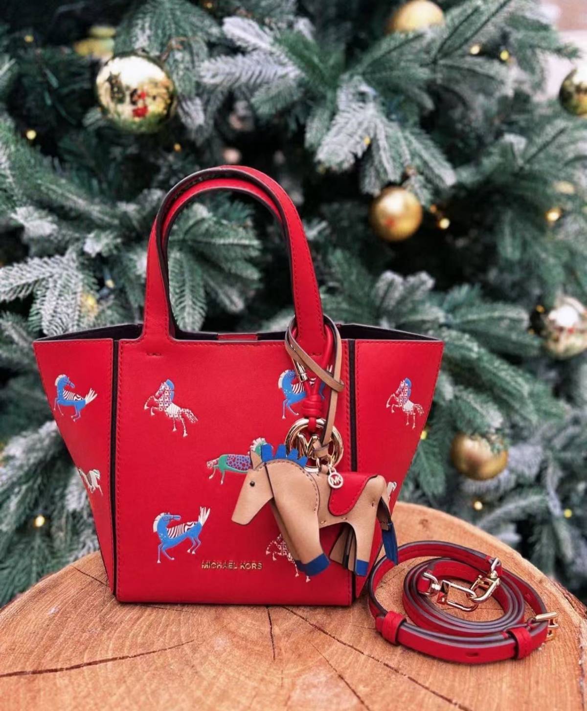 🐎马年的限定包包怎么能少了Mk，今年的限定mk还是推出它的