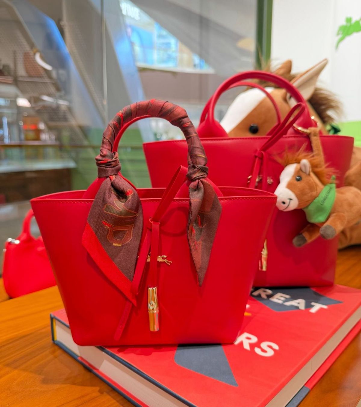 🐎 珑骧包每年都会出一款当年的的限定，今年也不例外。马年的