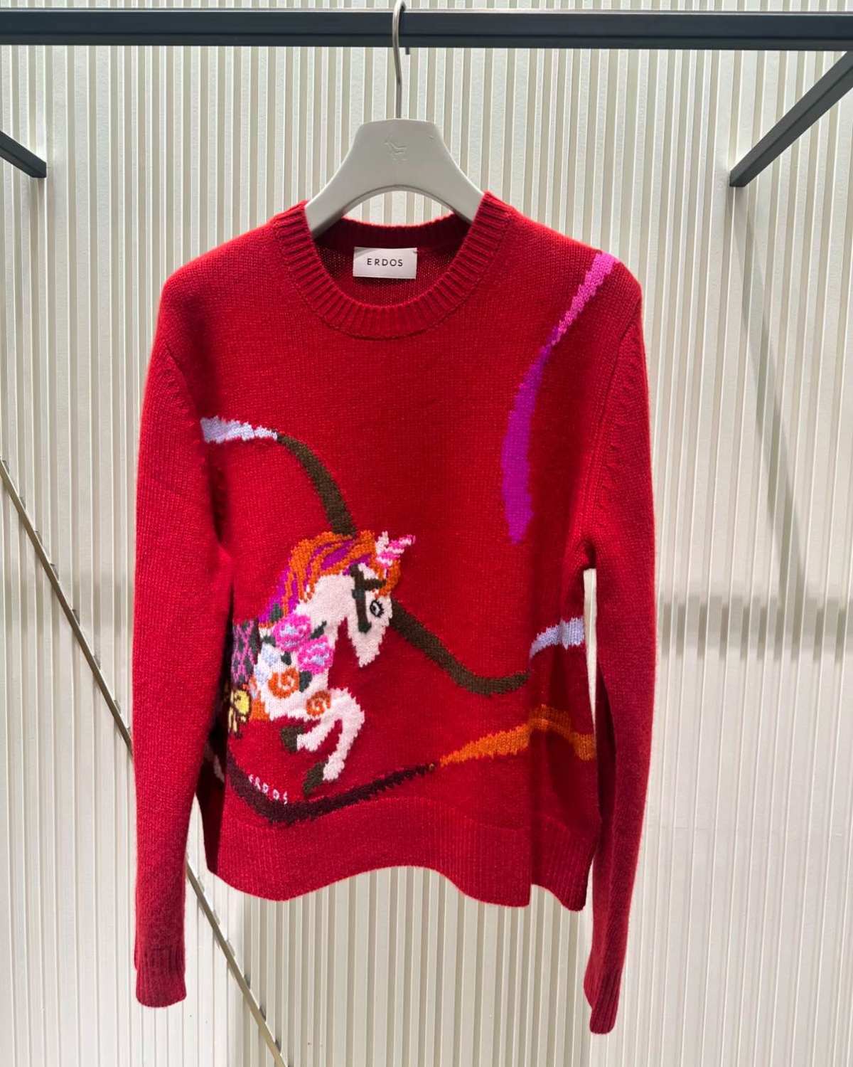 🐎鄂尔多斯上新了马年的新款羊绒了，有很多款，套头的、开衫的