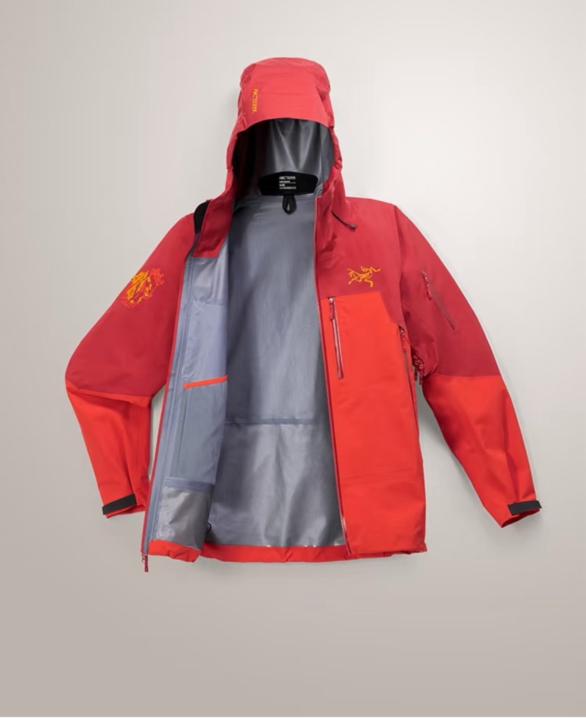 🐎始祖鸟每年都会出限定款，往年的龙年、蛇年的限定都是秒售完