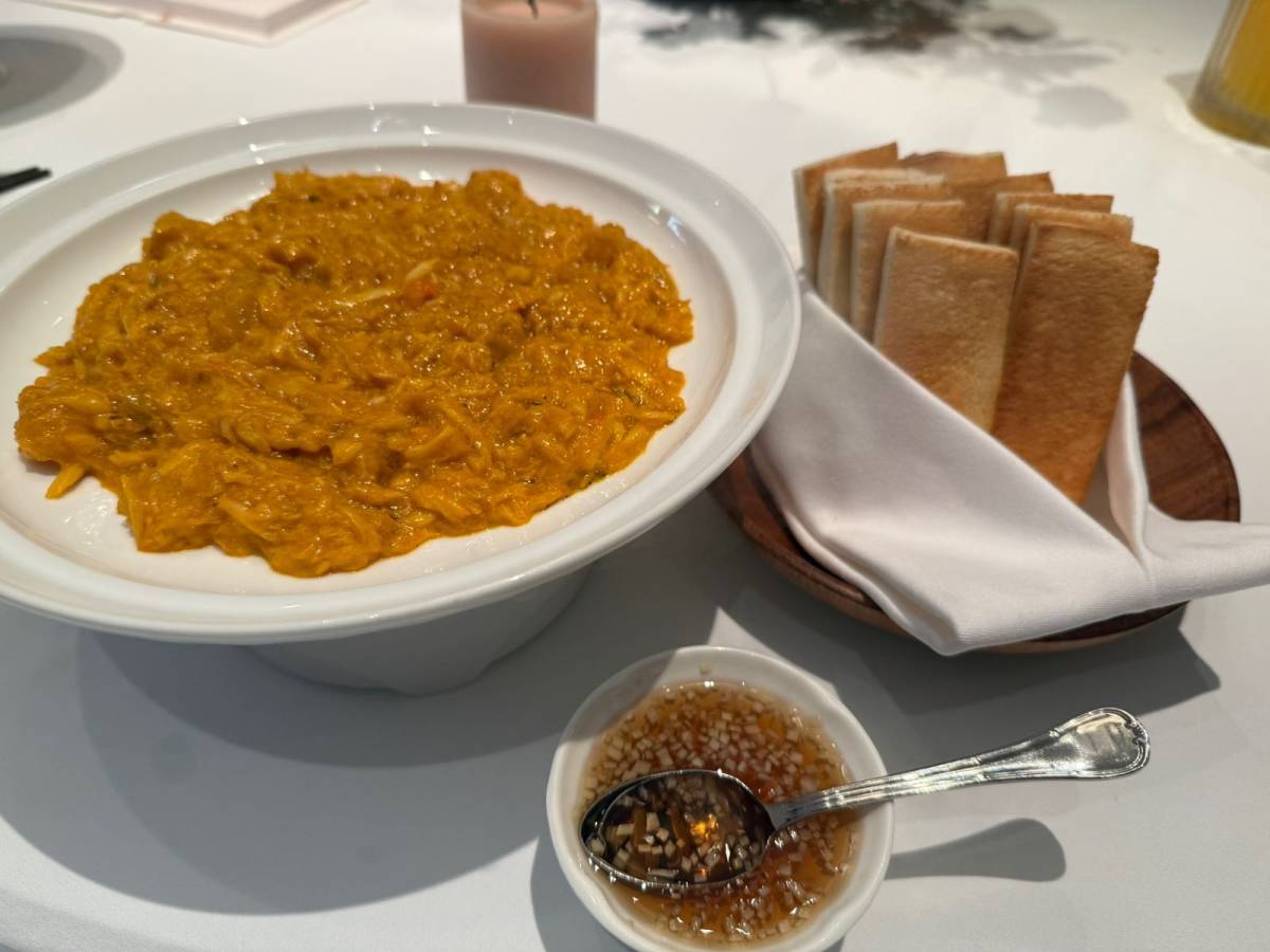 🦀周末去上海玩，和朋友打卡了一家特色餐馆。这家店的特色美食