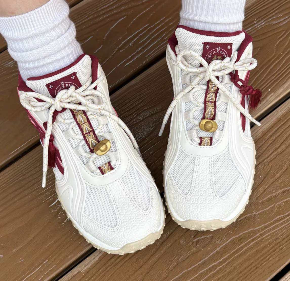 安踏好事发生 雀跃丨芭蕾风新年款本命年鞋舞蹈薄底鞋 设计亮点