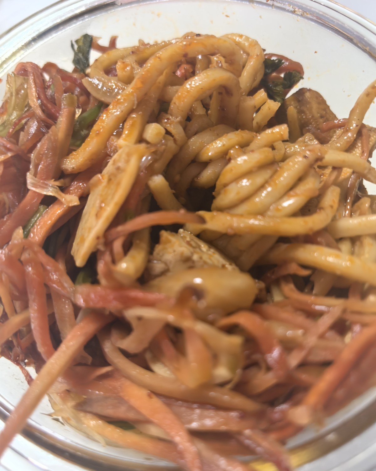 中午带的是炒面这个炒面我用了，我公公做的菜， 把他跟面直接炒