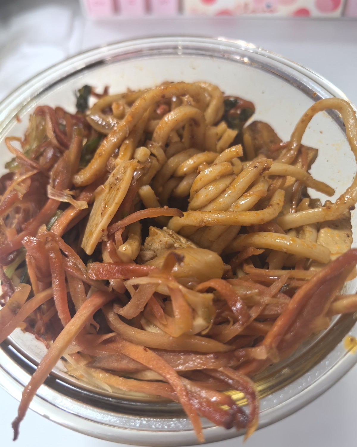 中午带的是炒面这个炒面我用了，我公公做的菜， 把他跟面直接炒