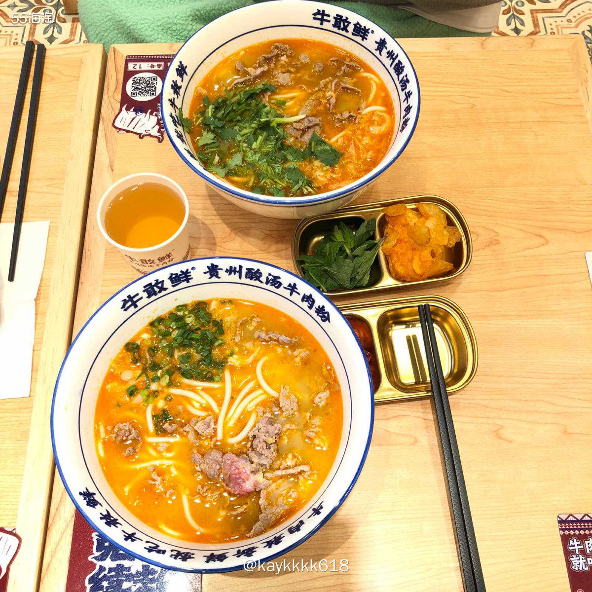 今天去给朋友送材料给她带了奶茶和蛋糕，风风火火的帮她搞定入境