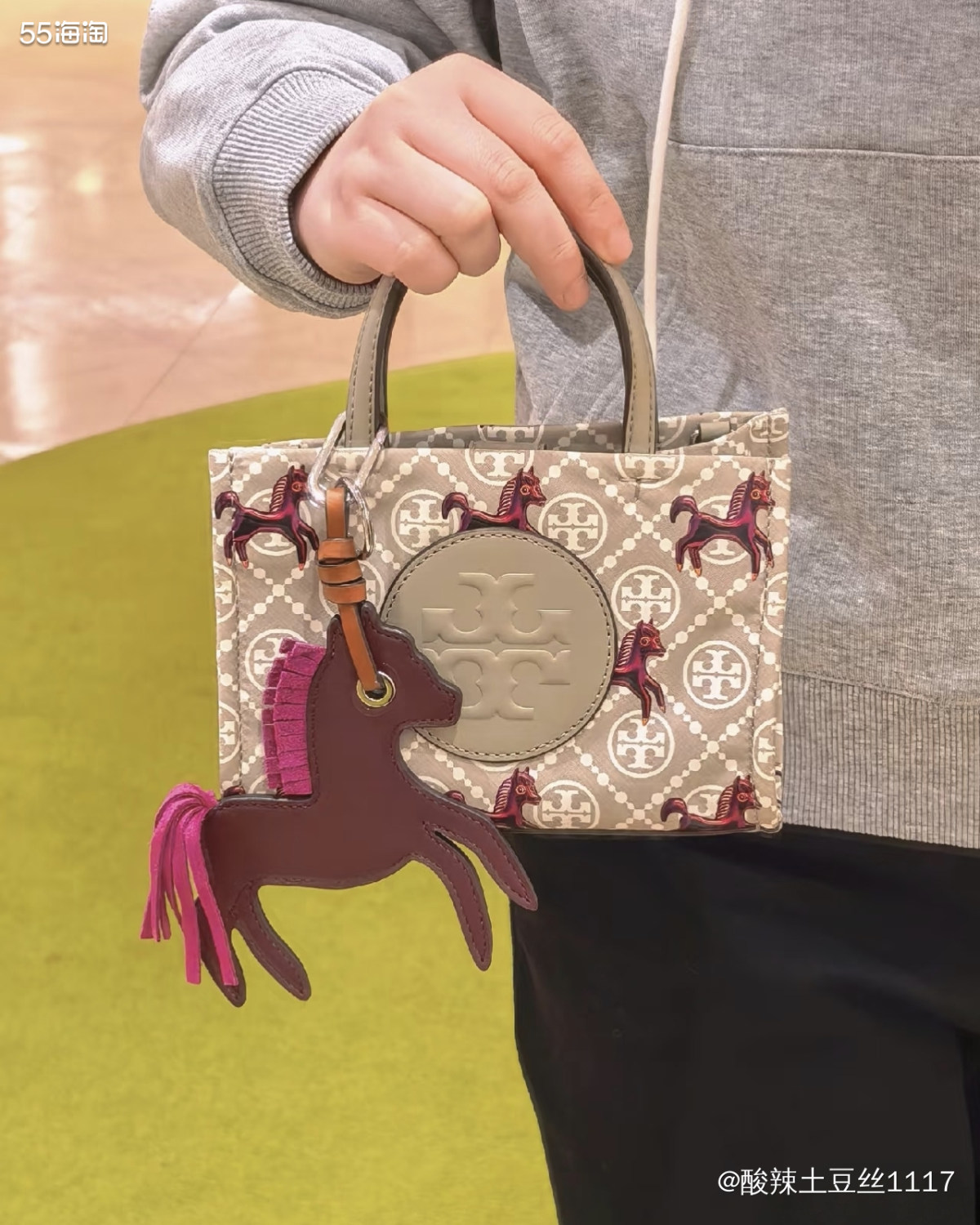 各大品牌都迎来了马年特辑啊，TB包包一直是我最爱，因为性价比