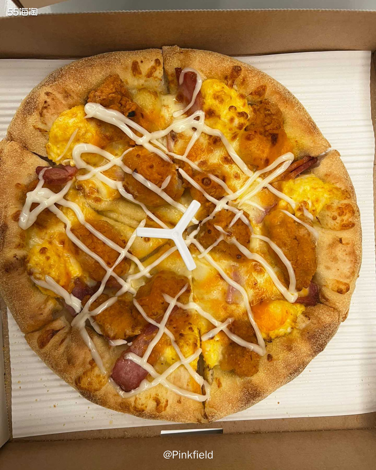 🍕上上个周日的下午，队友带孩子去商场玩，回来带了两个披萨，