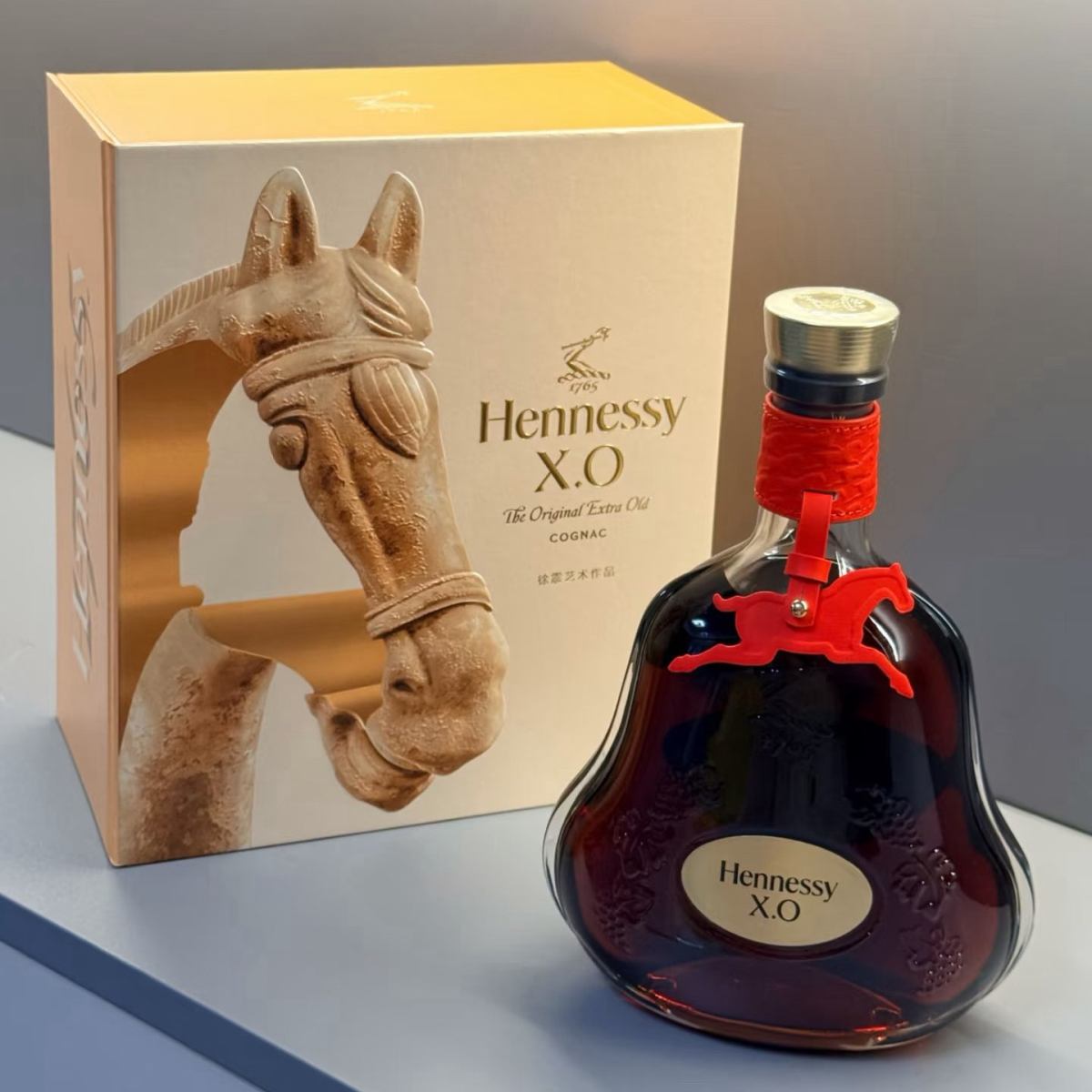 我看了茅台的限定是换成了紫色包装，我更喜欢轩尼诗的马年限定X