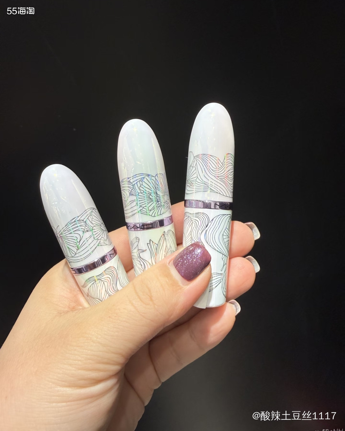 感觉Mac是最近比较特别的一家新年限定吧，别家的基本色彩是红