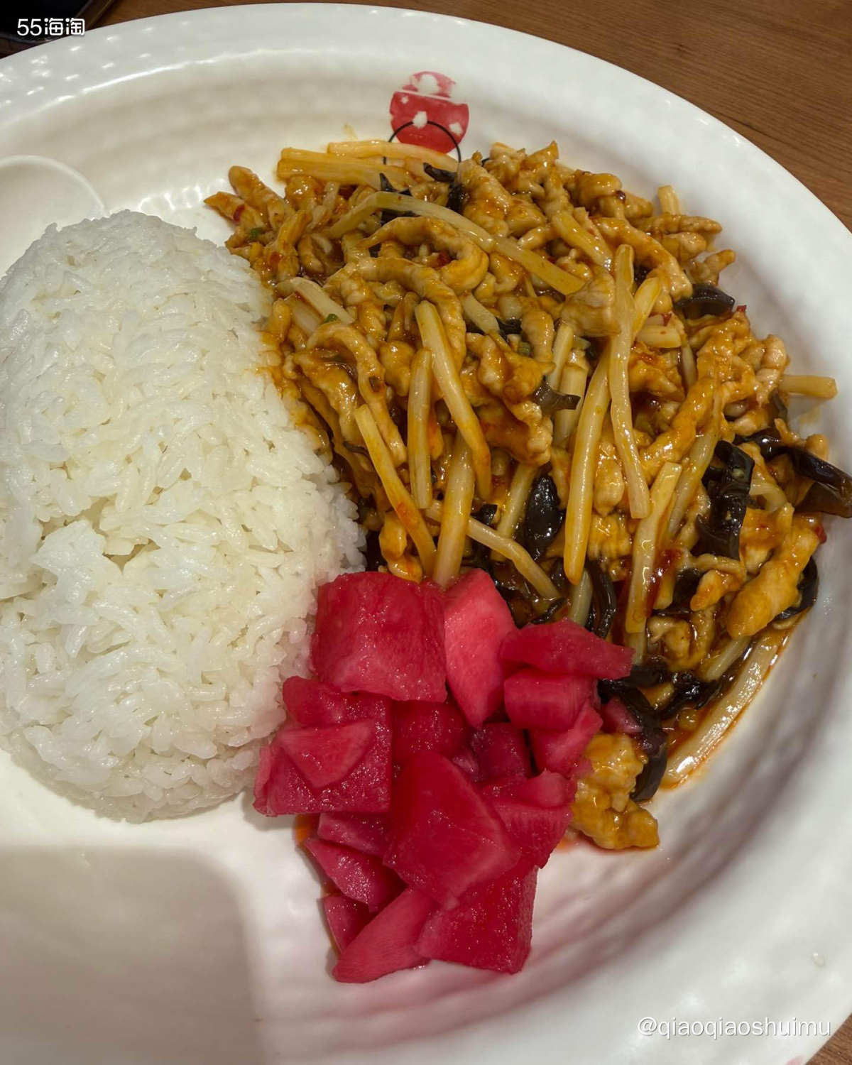 上周末去家属学校，原本是想去食堂吃火锅，结果放假关门了……只