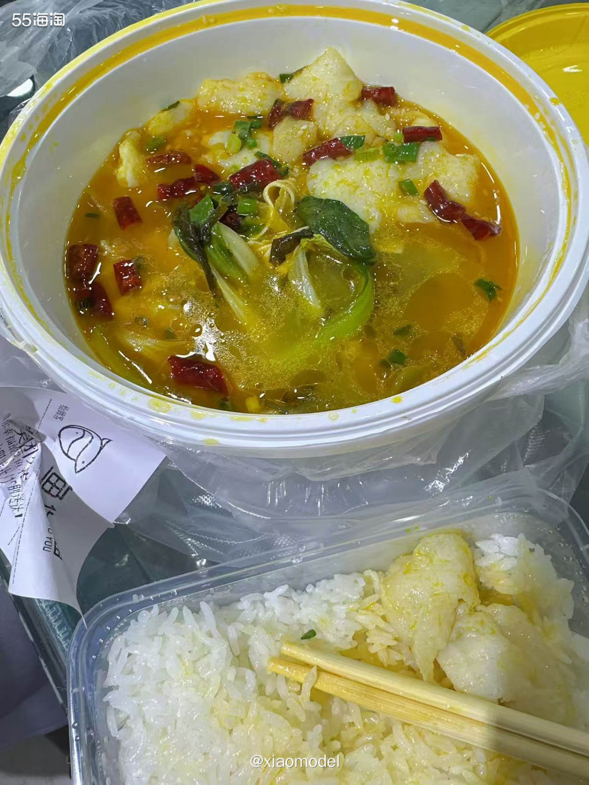 😀某天中午没空出去吃饭，正好外面又冷，所以点了鱼你在一起酸